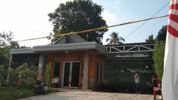 Rumah Tuti Suhartini dan Amalia Mustika Ratu, korban pembunuhan di Kampung Ciseuti, Desa Jalan Cagak, Kecamatan Jalan Cagak, Kabupaten Subang, Jawa Barat.