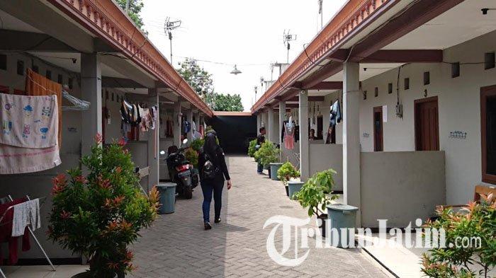 FOTO HANYA ILUSTRASI - Salah satu rumah kos di Kecamatan Ngunut yang dirazia Satpol PP