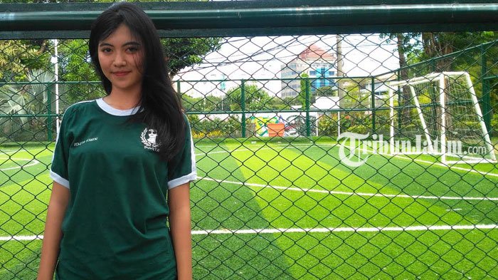 Sarah, Bonita Cantik Asal Kedung Rukem ini Ingin Persebaya Bermain