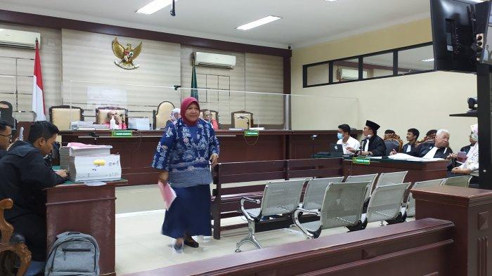 Ahli Akuntan Publik dan Penghitungan Kerugian Negara Siti Julaicha didatangkan sebagai ahli dalam sidang lanjutan dugaan kasus korupsi Dana Alokasi Khusus (DAK) Dispendik Jatim tahun 2018, yang merugikan negara Rp8,2 miliar di Ruang Candra, Kantor Pengadilan Tipikor Surabaya, Selasa (7/11/2023) siang.