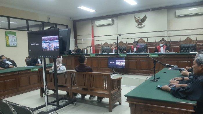 sidang lanjutan kasus mantan Bupati Probolinggo Puput Tantriana Sari dan Hasan Aminudin suaminya di Pengadilan Tipikor Surabaya, Kamis, (20/6/2024).