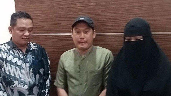 Siswi SMP disuruh pihak sekolah buka cadar, orang tua tak terima