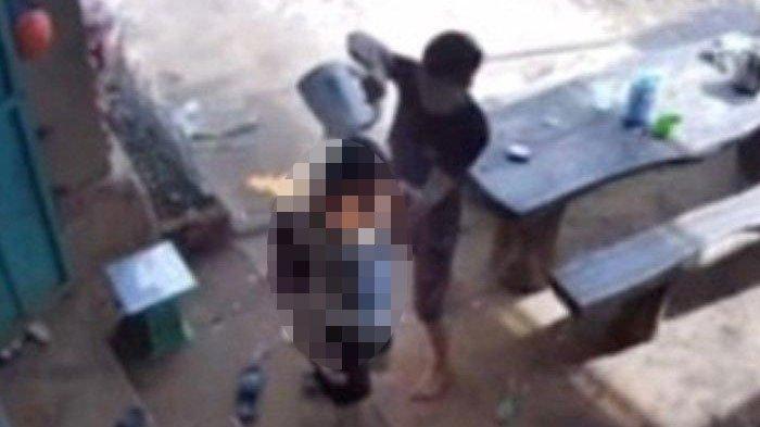 Tangkapan layar video viral suami siram bensin lalu bakar istri yang tengah hamil 8 bulan viral di media sosial.