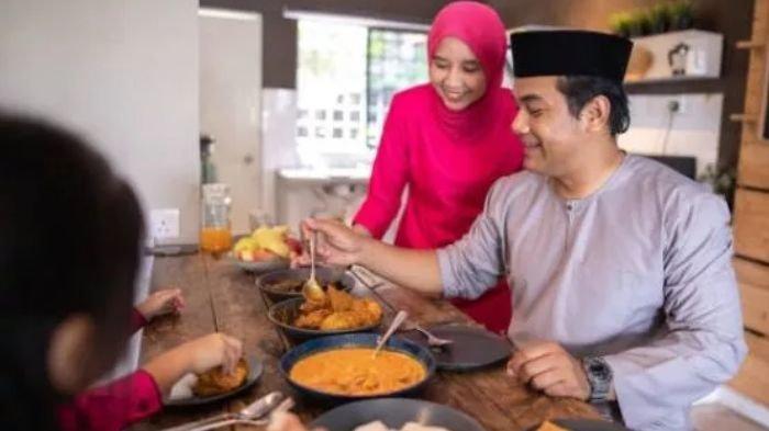 Ilustrasi sunnah sebelum salat Idul Fitri penjelasan Buya Yahya. Salah satunya disarankan makan dulu agar menjadi pembeda saat hari puasa Ramadan.