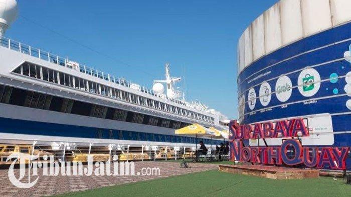 Surabaya North Quay (SNQ) merupakan objek wisata pelabuhan di Surabaya yang menyajikan panorama laut lepas.