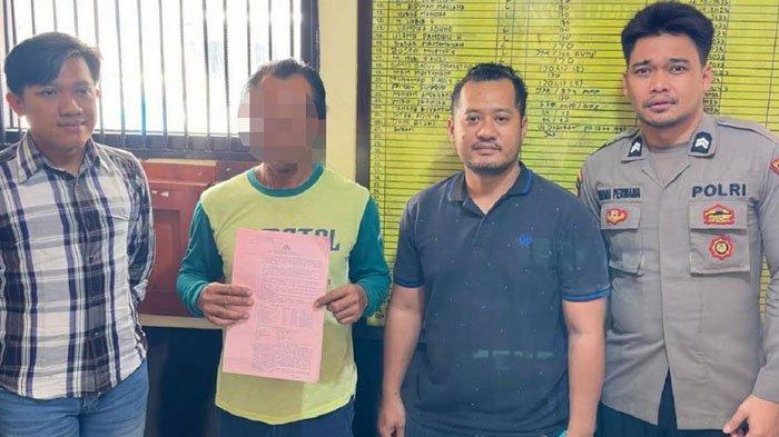 AY, tersangka penyalahgunaan Pertalite sebelum dimasukkan rumah tahanan Polres Tulungagung, 2023.