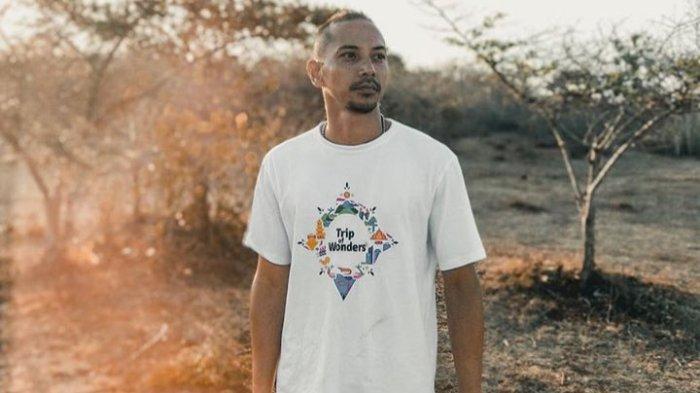 Tidak hanya traveling ke alam, Fauzi Baadilla juga suka melakukan kegiatan sosial.