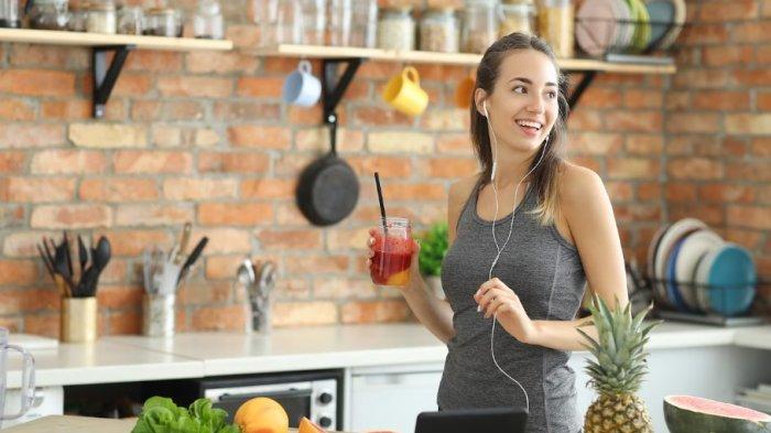 Pola hidup sehat dengan tips diet alami tentu bisa menurunkan berat badan.