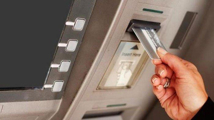 Ilustrasi wanita girang dapat 87 juta usai tebak pin kartu ATM temuan.