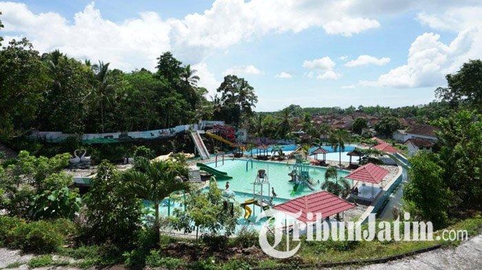 Antogan Waterpark di di Dusun Krajan, Bunder, Kabat, Kabupaten Banyuwangi, Jawa Timur.
