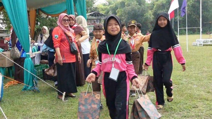 Ratusan Anggota Pramuka yang Berkemah di Lamongan Gembira Dapat Makan Bergizi Gratis