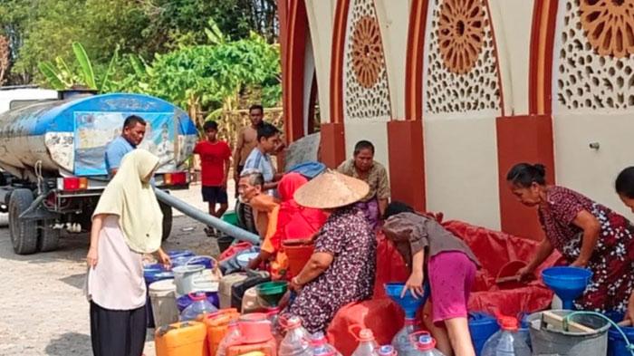 Darurat Air Bersih, Ratusan Desa di Bojonegoro Disuplai BPBD