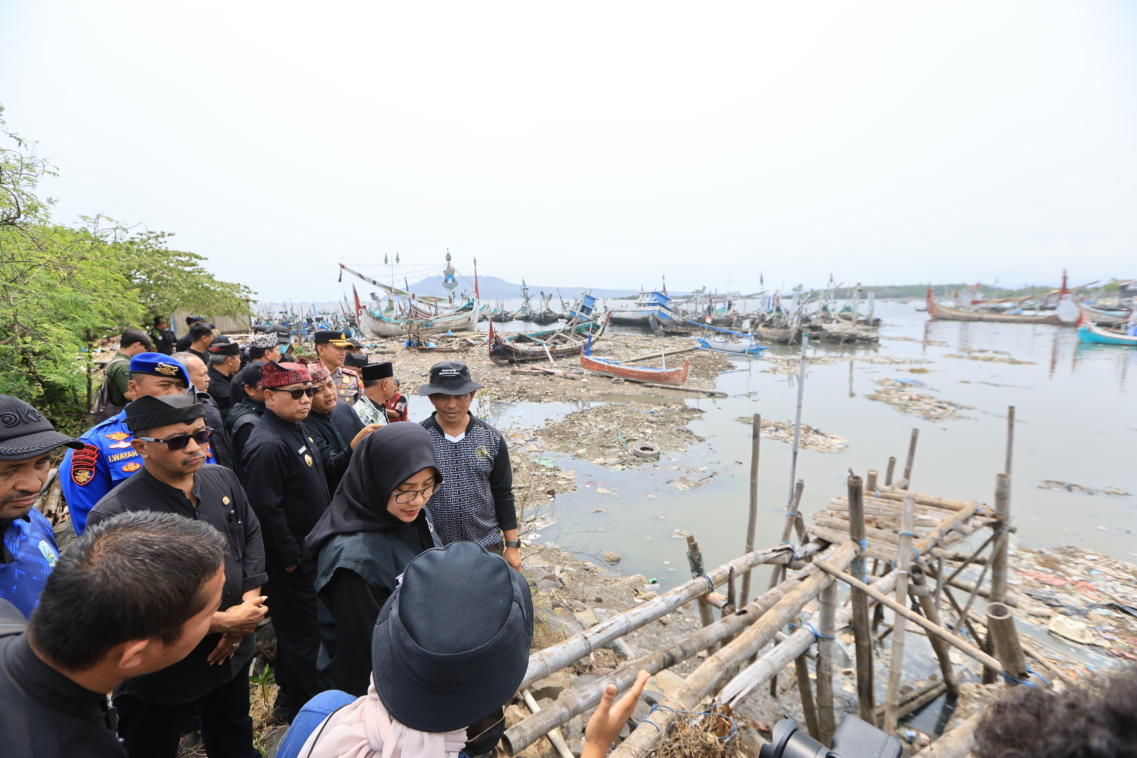 Geger Kalimati Banyuwangi: 15 Ton Sampah Rumah Tangga Diangkut