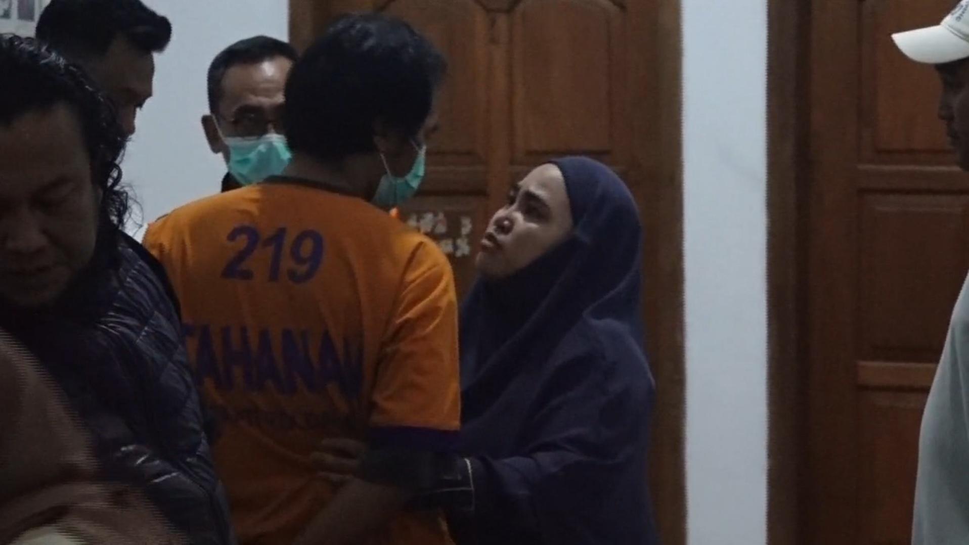 Air Mata Istri Sah Dwi Bagus di Prarekonstruksi