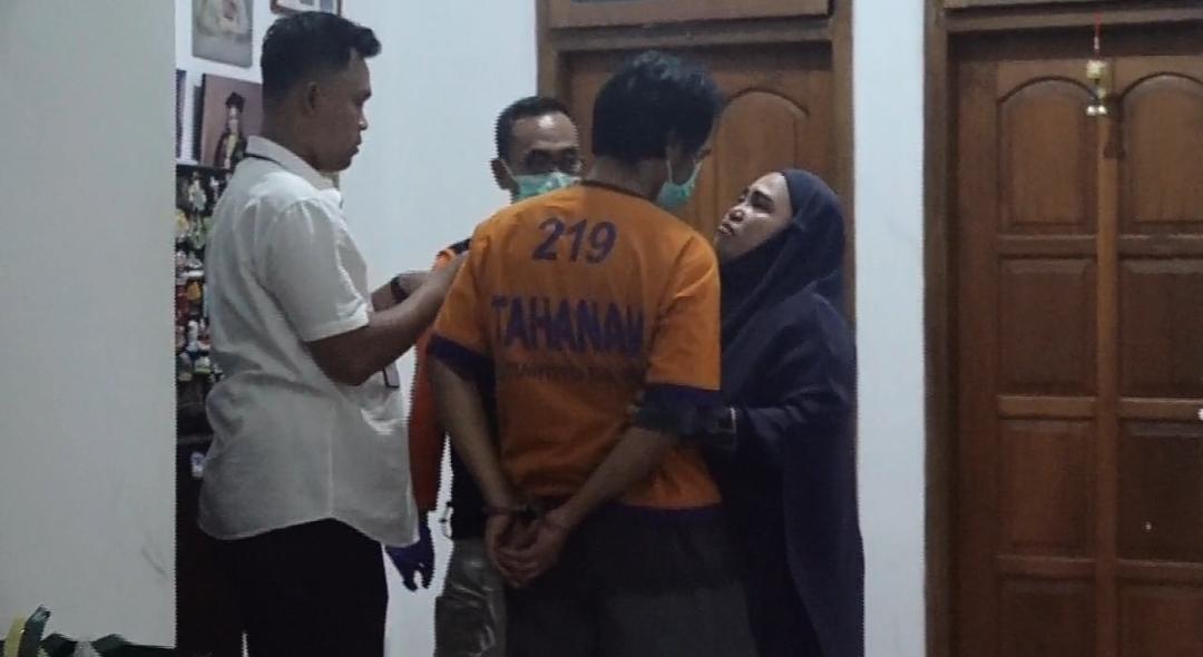 Tangis Pecah! Dwi Bagus Minta Maaf ke Istri Sah Saat Prarekonstruksi