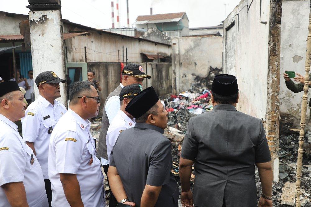 Pasar Cukir Jombang Terbakar, Pedagang Kejar Tayang Bangun Lapak Baru