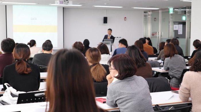 5 Arti Mimpi Bertemu Ayah yang Sudah Meninggal di Seminar, Apakah Ini Bisa Menjadi Pesan Khusus?