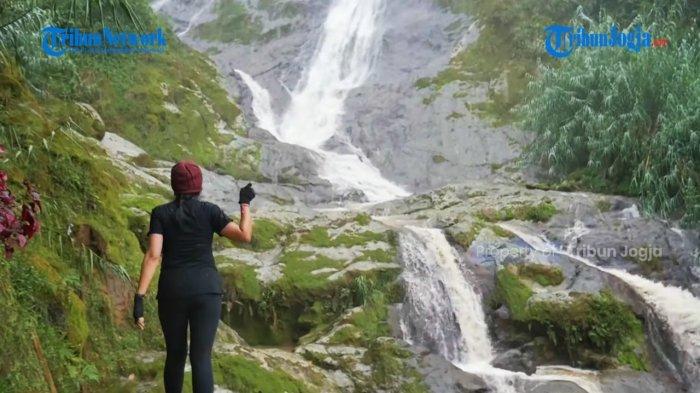 Arti mimpi tentang air menurut Primbon Jawa. FOTO: Air Terjun Sikarim di Kabupaten Wonosobo Jawa Tengah