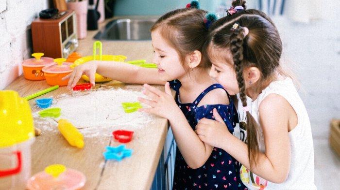 Anak-anak memasak, anak-anak pasaran, anak-anak bermain