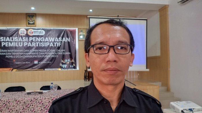 Anggota Bawaslu Kabupaten Purworejo sekaligus Koordinator Divisi Penanganan Pelanggaran Data dan Informasi (Kordiv PPDI) Bawaslu Kabupaten Purworejo, Rinto Hariyadi, saat ditemui Selasa (16/1/2024).