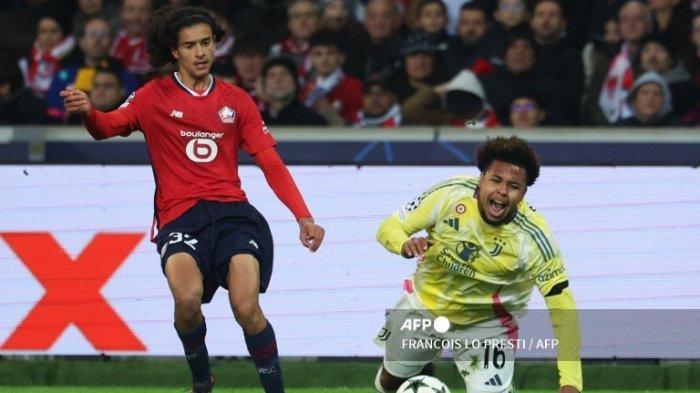 Ayyoub Bouaddi vs Weston McKennie di Liga Champions Lille vs Juventus di Stade Pierre Mauroy di Villeneuve d'Ascq, Prancis 5 November 2024.