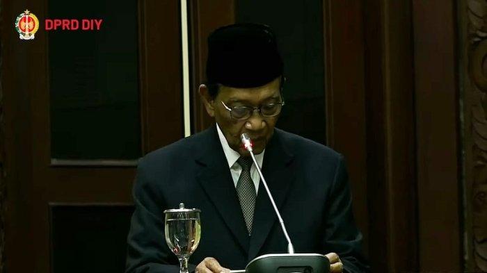 Gubernur DIY, Sri Sultan Hamengku Buwono X saat menghadiri pelantikan anggota DPRD DIY periode 2024-2029, Senin (2/9/2024), di Gedung DPRD DIY, Jalan Malioboro No.54, Suryatmajan, Gedong Tengen, Kota Yogyakarta.