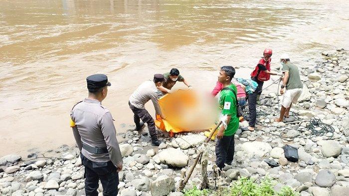 EVAKUASI MAYAT: Proses evakuasi jasad perempuan yang ditemukan mengapung di Sungai Progo wilayah Kapanewon Nanggulan, Kulon Progo, Rabu (02/03/2025). Jasad tersebut ditemukan tanpa identitas.