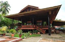 Bantayo Poboide (Gorontalo) Pinterest.com