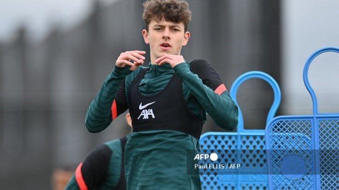 Bek Liverpool asal Wales Owen Beck saat sesi latihan pada 25 Mei 2022, menjelang Liga Champions melawan Real Madrid