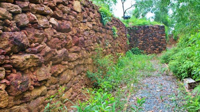 Benteng Bukit Kursi di Pulau Penyengat, Kota Tanjungpinang, Kepulauan Riau (Kepri)