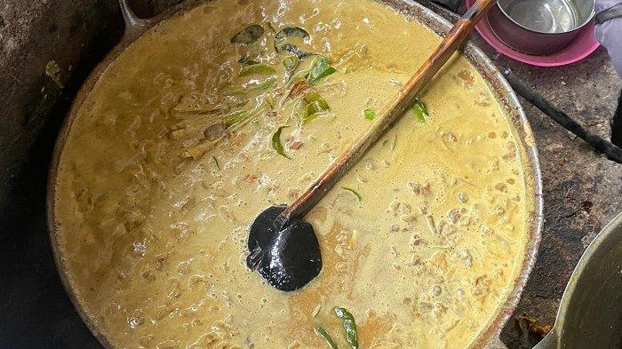 GULAI LEGEND: Potret gulai legend di warung Mbah Wargo, bagian barat Pasar Turi, Kapanewon Bambanglipuro, Kabupaten Bantul, Kamis (30/1/2025).