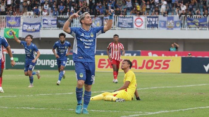STRIKER CEDERA: Striker PSIM Yogyakarta, Rafinha, dikabarkan cedera saat latihan pada Senin (3/2/2025). Pelatih PSIM Yogyakarta, Erwan Hendarwanto, akan cek lanjut  kondisi penyerang andalannya itu.