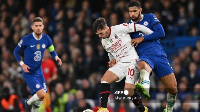 Brahim Diaz vs Ruben Loftus-Cheek di Grup E Liga Champions antara Chelsea vs AC Milan di Stamford Bridge di London pada 5 Oktober 2022.
