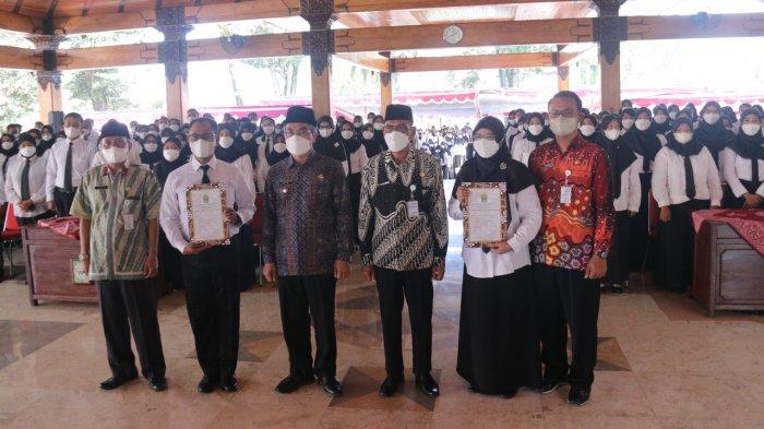 Serahkan Ratusan Sk Pengangkatan Baru Bupati Abdul Halim Pppk Bagian