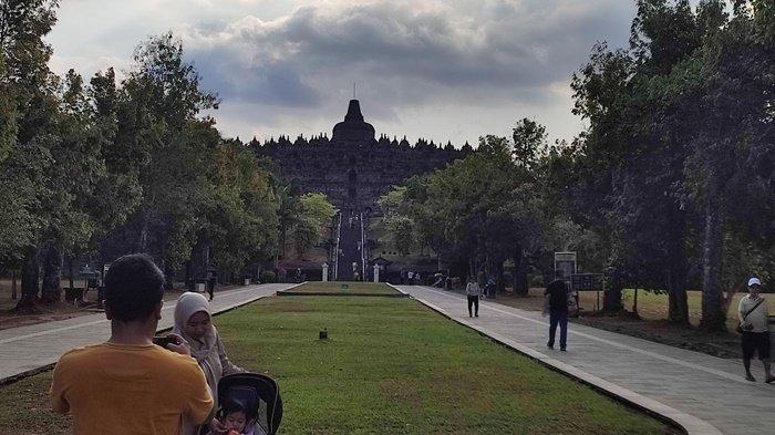Candi Borobudur dan stupa induknya yang tanpa ornamen chattra, Kamis (5/9/2024).