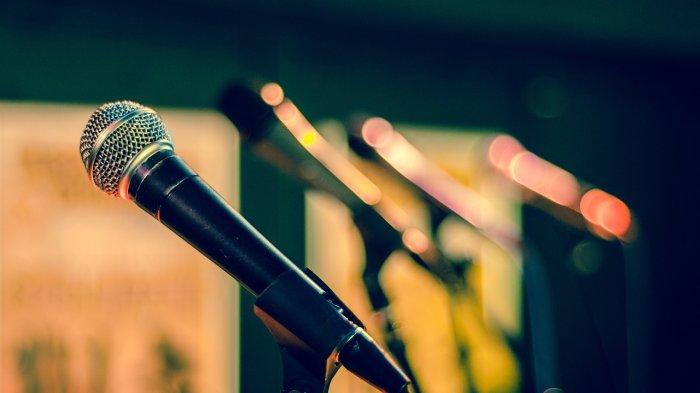 Ilustrasi mikrofon untuk berpidato