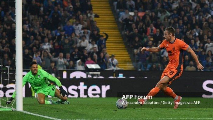 Davide Frattesi mencetak gol di Liga Italia Serie A Udinese vs Inter Milan di Dacia Arena pada 8 April 2024 di Udine, Italia.