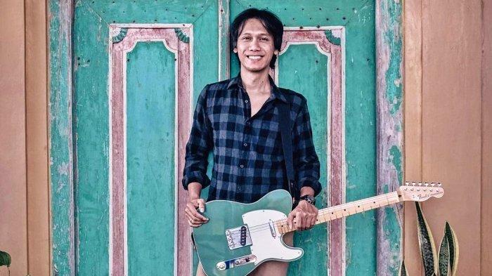 Eross Sheila On 7 Lelang Gitar Fender Eross Candra Signature Telecaster untuk Bantu Palestina
