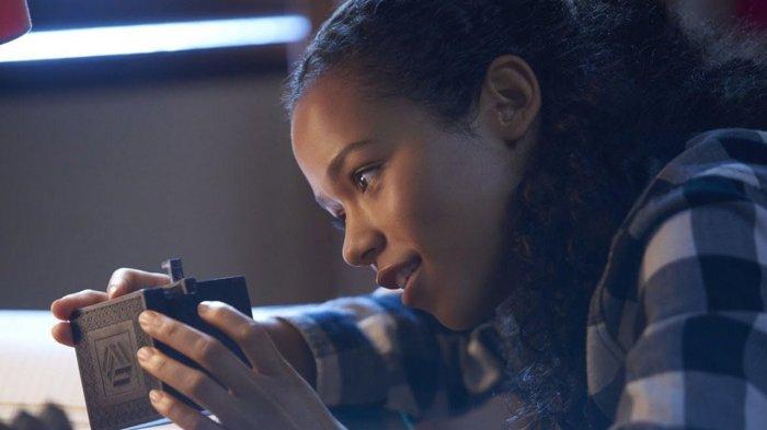Zoey Davis (Taylor Russell), seorang mahasiswa fisika di film Escape Room (2019)