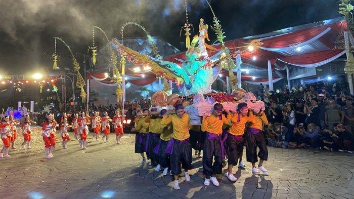 Lebih kurang 500 seniman dan penampil dari 14 kemantren di Kota Jogja unjuk gigi pada Event Wayang Jogja Night Carnival (WJNC) #7, Jumat (7/10/22).