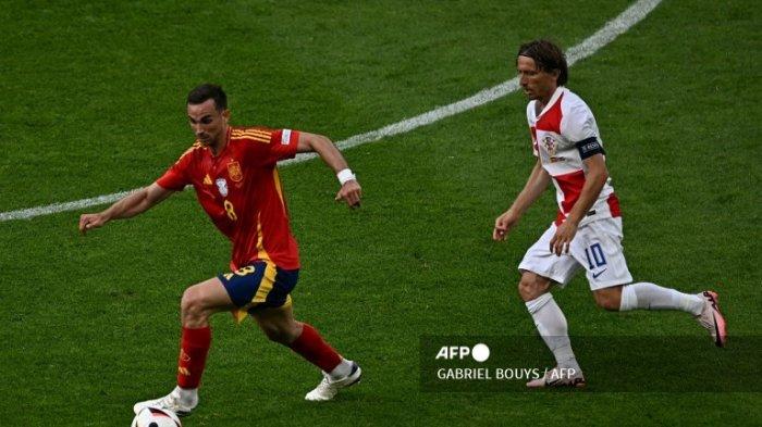 Fabian Ruiz vs Luka Modric di Euro 2024 antara Spanyol vs Kroasia di Stadion Olympia Berlin pada 15 Juni 2024.