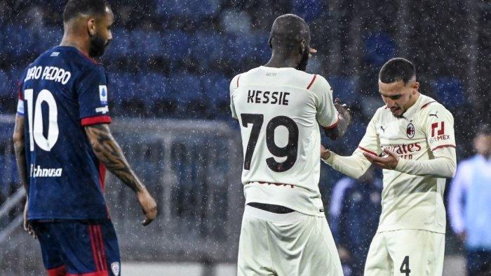 Franck Kessie dan Ismael Bennacer di Liga Italia Serie A antara Cagliari vs AC Milan, pada 19 Maret 2022 di Sardegna Arena di Cagliari.