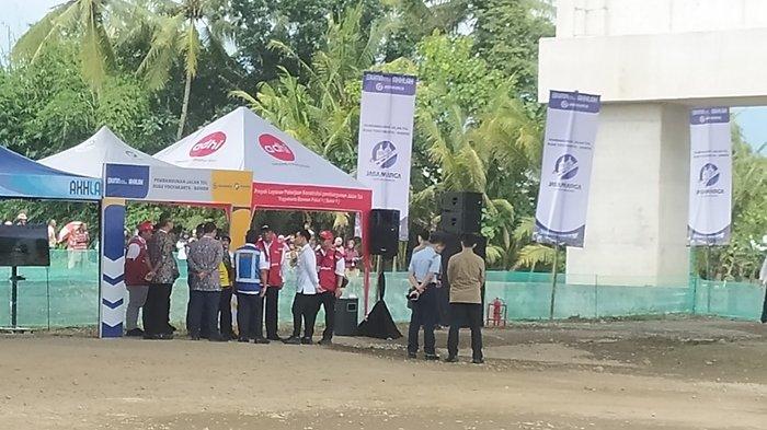 TINJAU TOL - Wakil Presiden (Wapres) RI, Gibran Rakabuming Raka, meninjau lokasi pembangunan jalan tol Jogja - Bawen di Kelurahan Banyurejo, Tempel, Kabupaten Sleman, Rabu (26/2/2025).