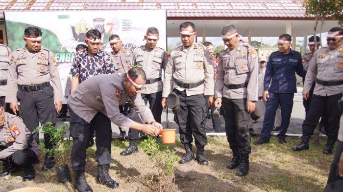 Koalisi SAE Patenang Beri Batu Nisan ke Polres Probolinggo Kota Karena Kekhawatiran Kerusakan Hutan