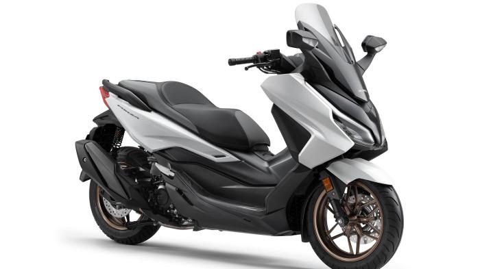 TERBARU : Honda Forza 250 kini hadir dengan serangkaian pembaruan fitur yang menjadikannya semakin layak menyandang predikat sebagai skutik besar premium.