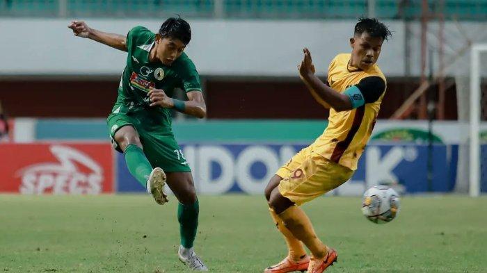 PSS Sleman melepas Ifan Nanda (kiri) ke PSM Makassar sebagai pemain pinjaman.