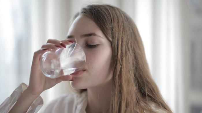 Ilustrasi minum air