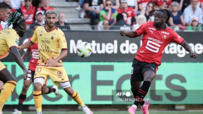 Jeremy Doku di L1 Prancis antara Stade Rennais vs Metz di Stadion Roazhon Park di Rennes, Prancis barat, pada 13 Agustus 2023.