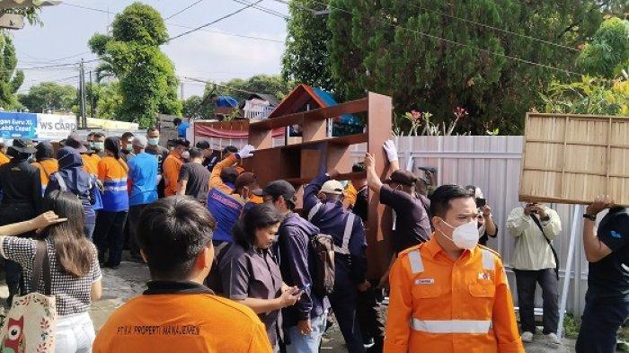 PENERTIBAN: KAI melakukan penertiban bangunan di Jalan Hayam Wuruk No 110 Bausasran, Danurejan, Kota Yogyakarta, Selasa (08/07/2025).