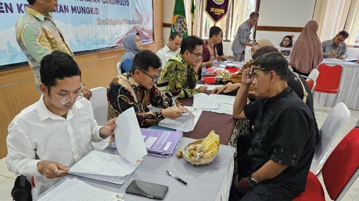 Acara pembayaran UGR tol Jogja-Bawen di Kantor Badan Pertanahan Nasional (BPN) Kabupaten Magelang, Kamis (7/11/2024) / Yuwantoro Winduajie